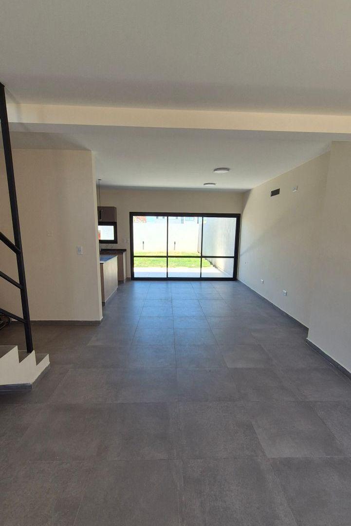 Foto de Venta! Dúplex a estrenar de 3 dormitorios a metros de espacio verde, imagen 5