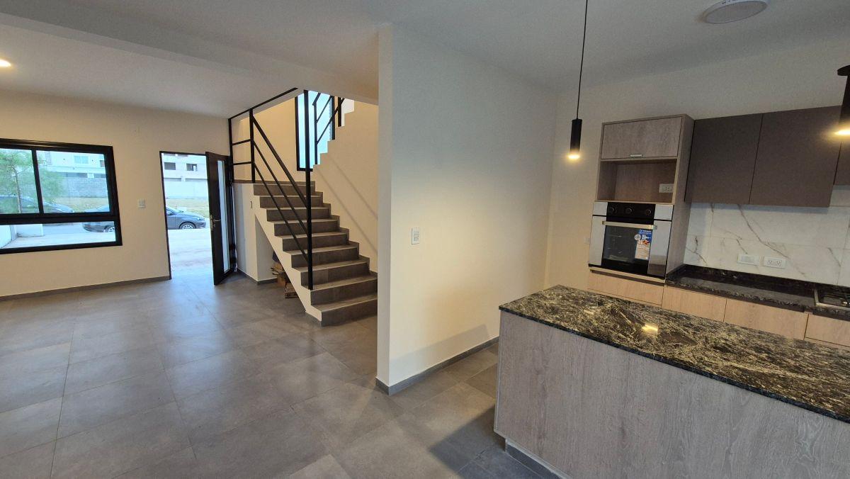 Foto de Venta! Dúplex a estrenar de 3 dormitorios a metros de espacio verde, imagen 3