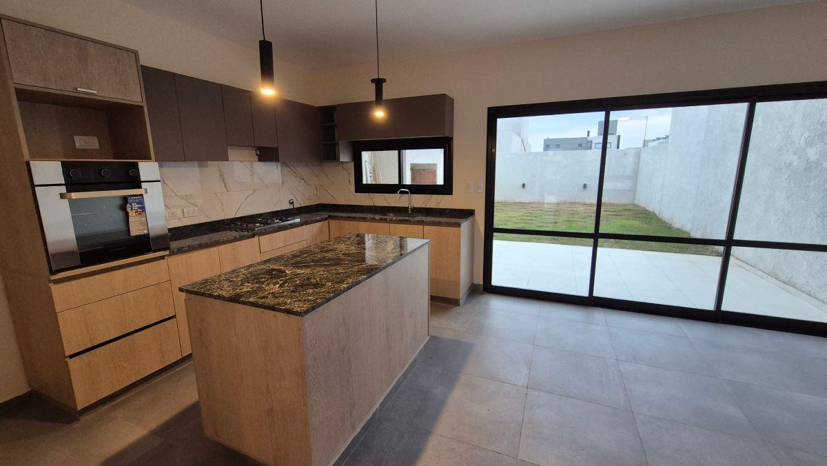 Foto de Venta! Dúplex a estrenar de 3 dormitorios a metros de espacio verde, imagen 2