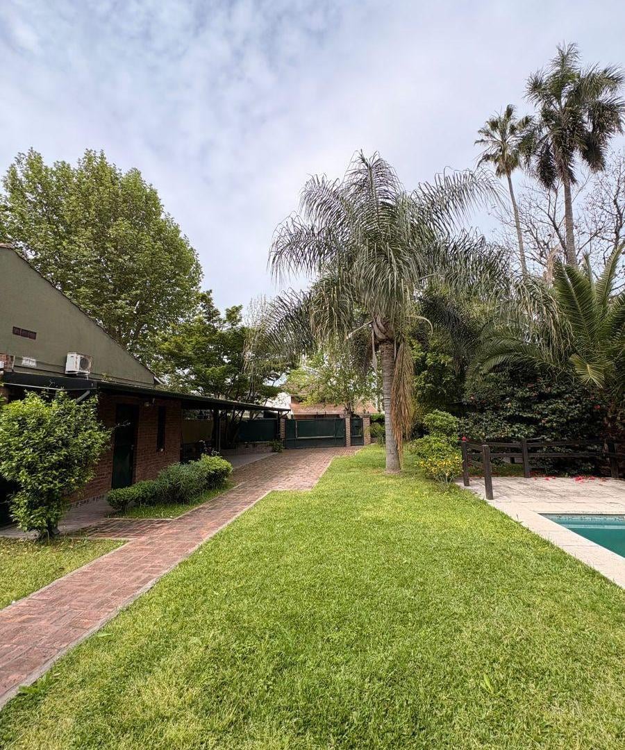 Foto de VENTA - Excelente Chalet de lujo en el corazón de Adrogué Residencial., imagen 5