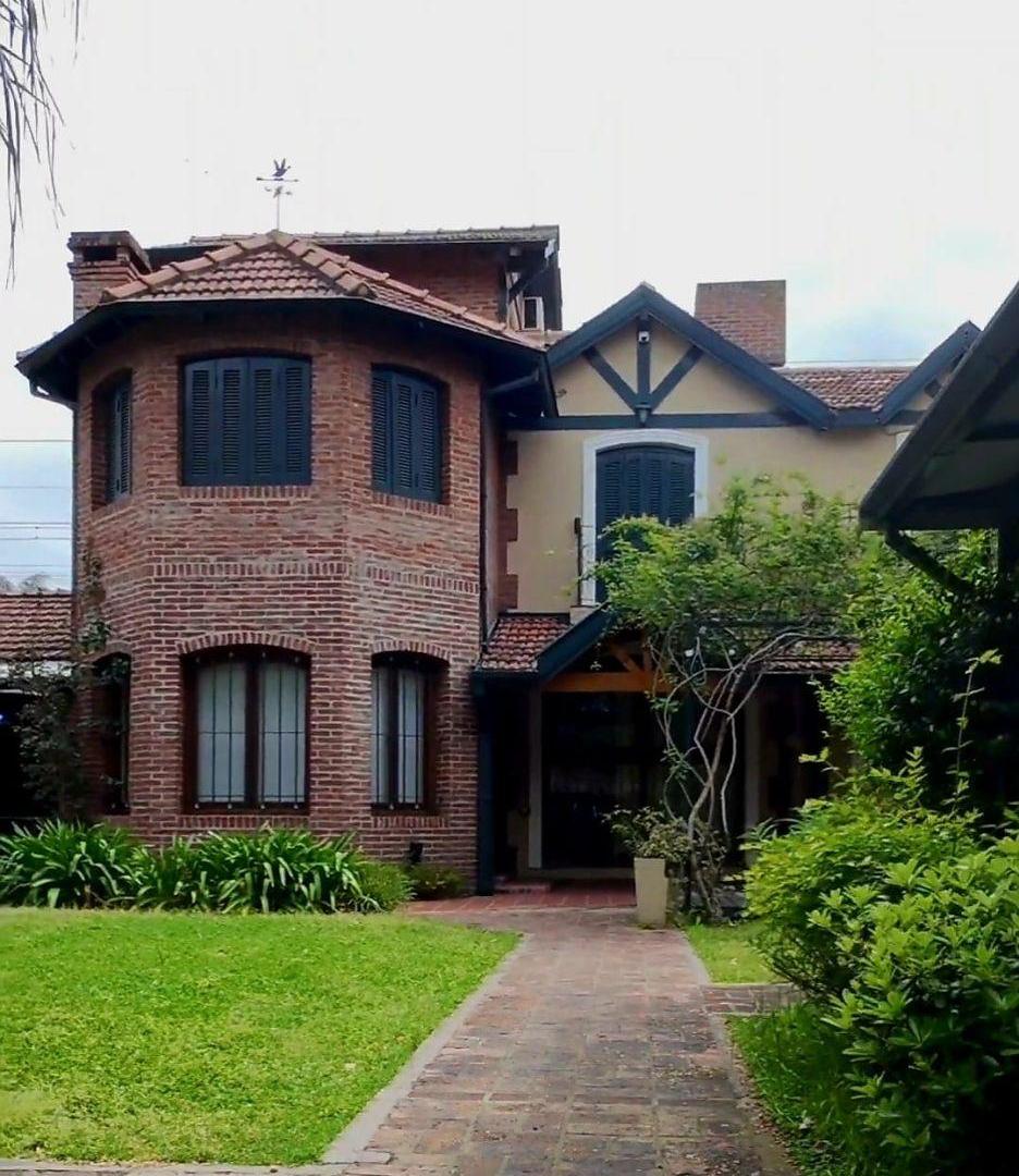 Foto de VENTA - Excelente Chalet de lujo en el corazón de Adrogué Residencial., imagen 1