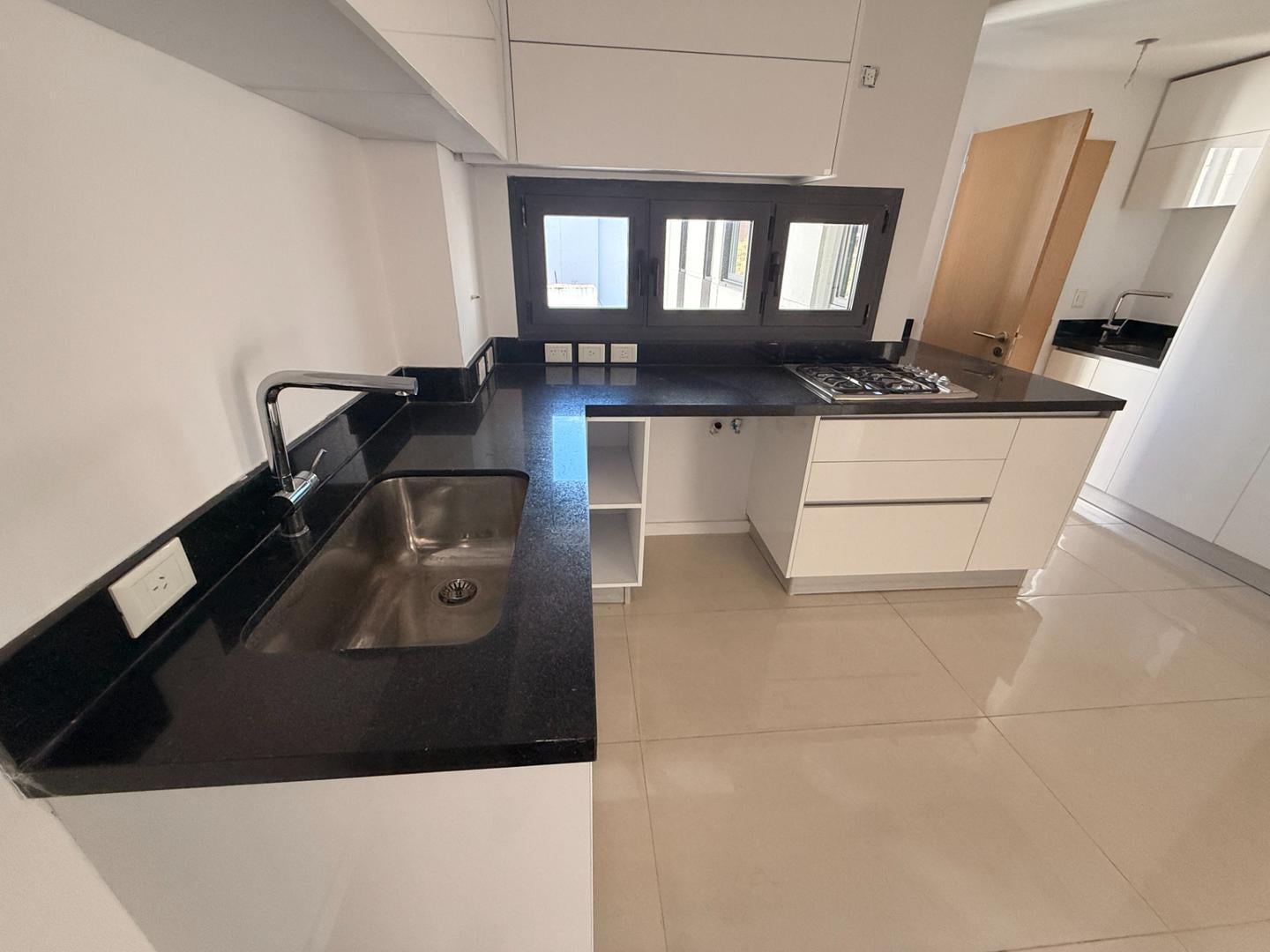 Foto de DEPARTAMENTO 4 AMBIENTES COCHERAS A ESTRENAR VENTA CABALLITO, imagen 1