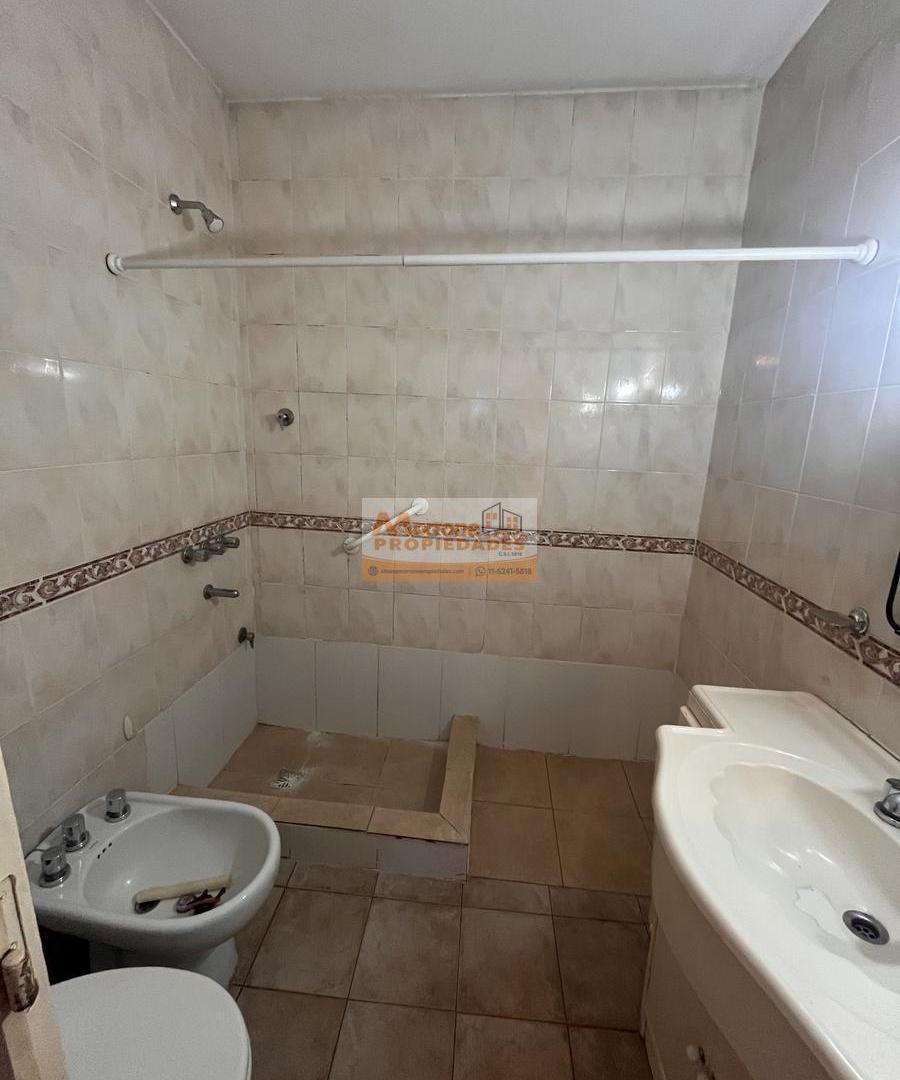 Foto de Casa-PH al frente en alquiler en General Pacheco a metros de la Plaza, imagen 5