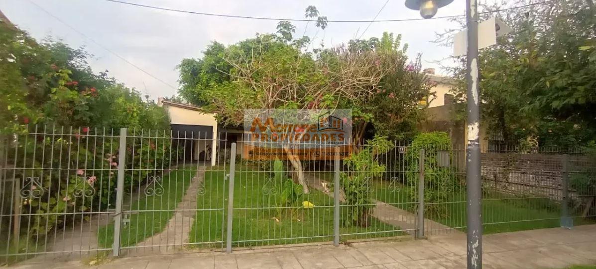 Foto de Casa En Venta En Los Troncos Con Amplio Jardín Al Frente., imagen 3