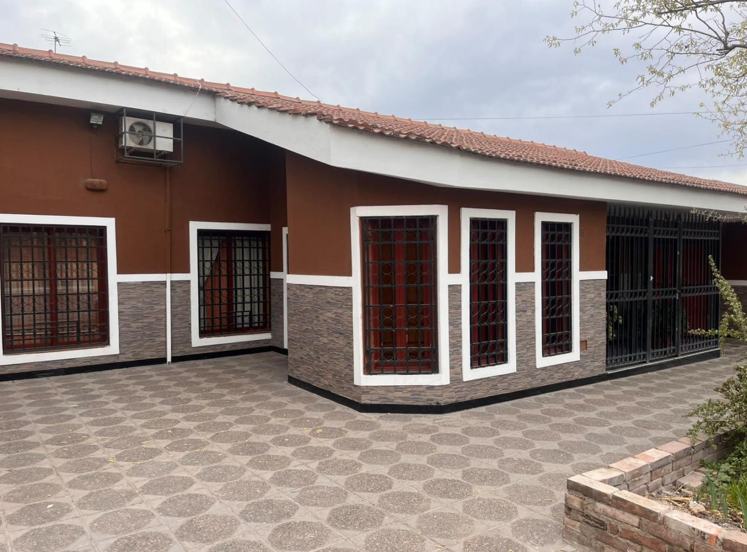 Foto de Casa en Venta – Excelente Ubicación | 3 Dormitorios | Cochera para 2, imagen 1