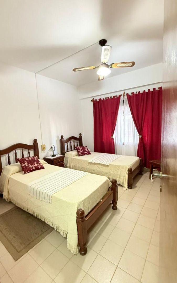 Foto de Departamento de 72 m² con 2 dormitorios y cochera en venta en pleno, imagen 3