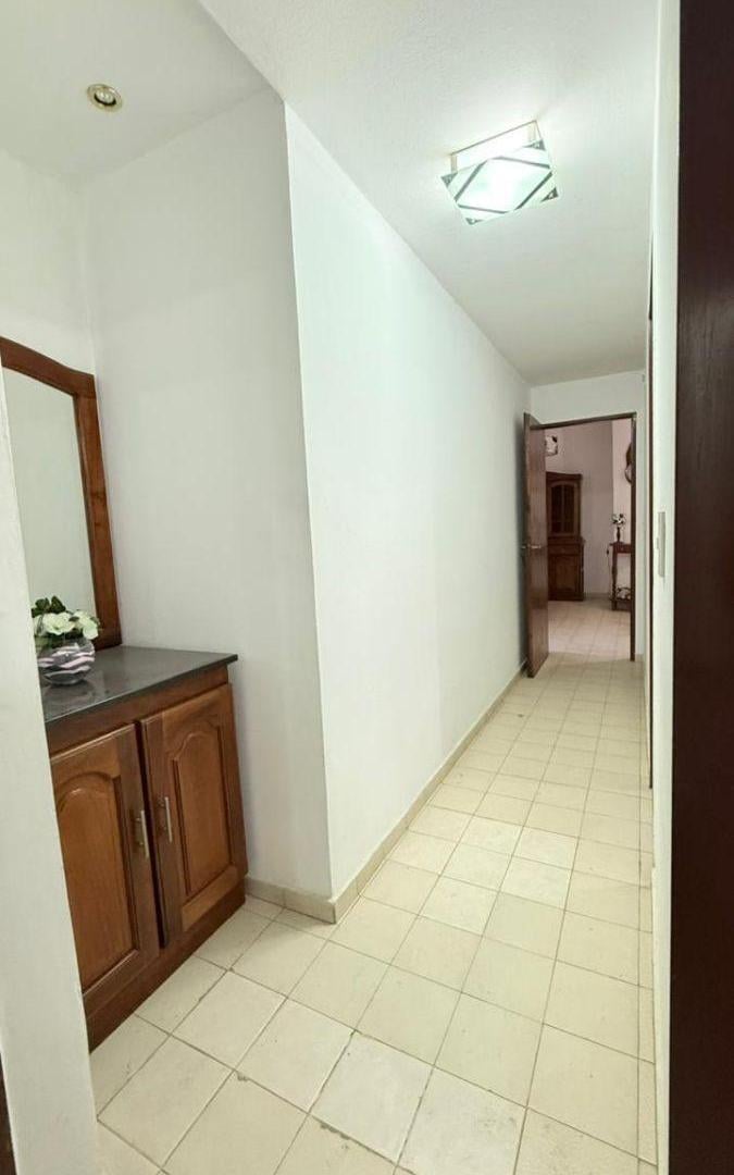 Foto de Departamento de 72 m² con 2 dormitorios y cochera en venta en pleno, imagen 2