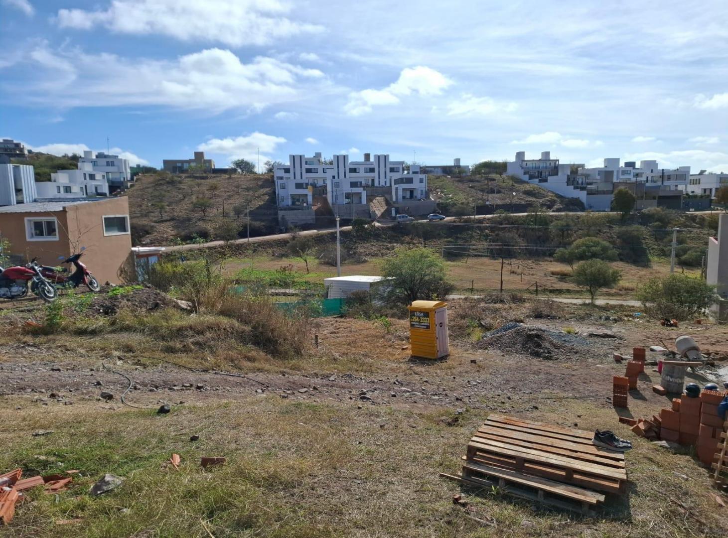 Foto de Venta lote en zona exclusiva Barrio Cuesta Colorada apto 4 duplex, imagen 2