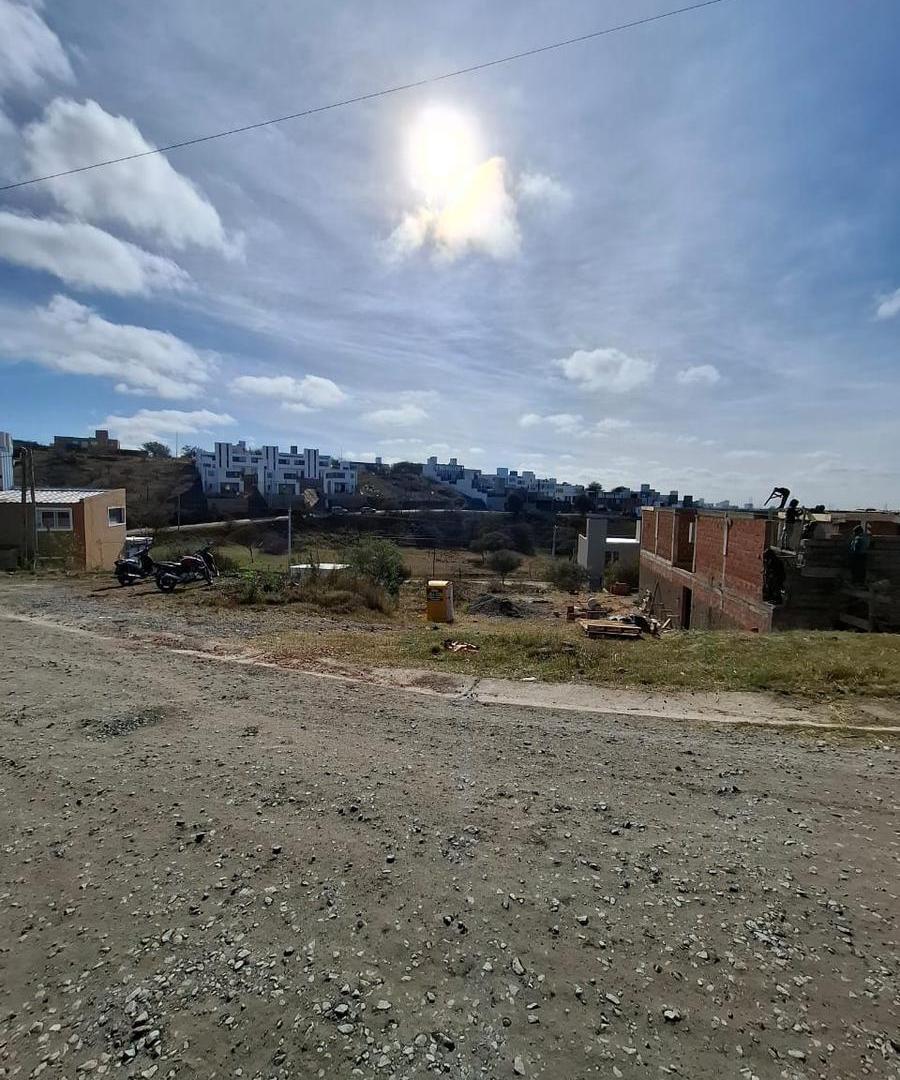 Foto de Venta lote en zona exclusiva Barrio Cuesta Colorada apto 4 duplex, imagen 1