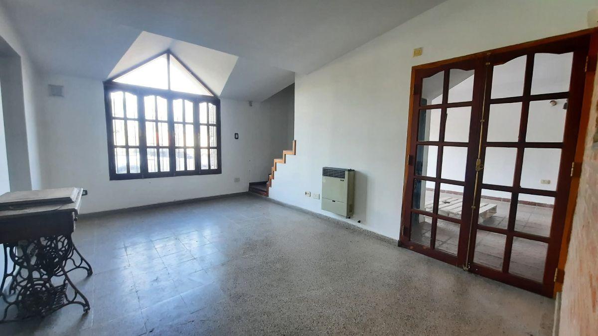 Foto de Casa 4 Dormitorios a mts de Av. Donato Alvarez!, imagen 3