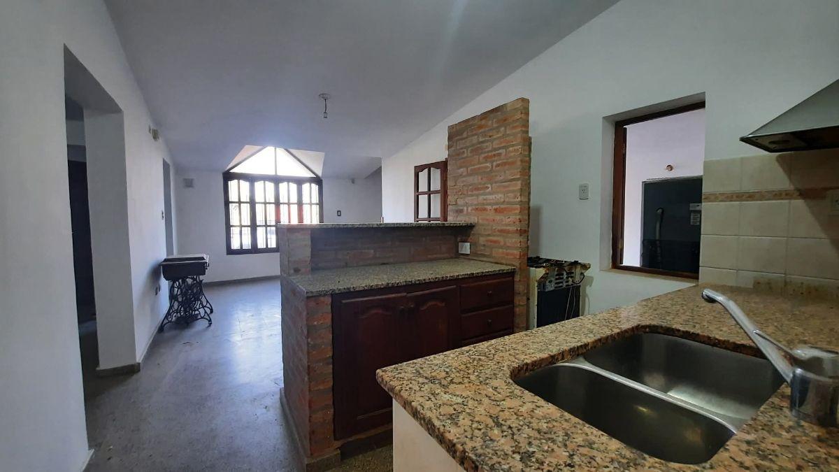 Foto de Casa 4 Dormitorios a mts de Av. Donato Alvarez!, imagen 5