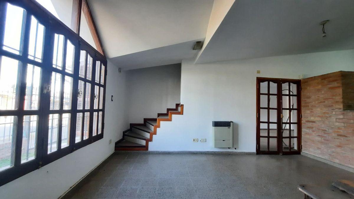 Foto de Casa 4 Dormitorios a mts de Av. Donato Alvarez!, imagen 4