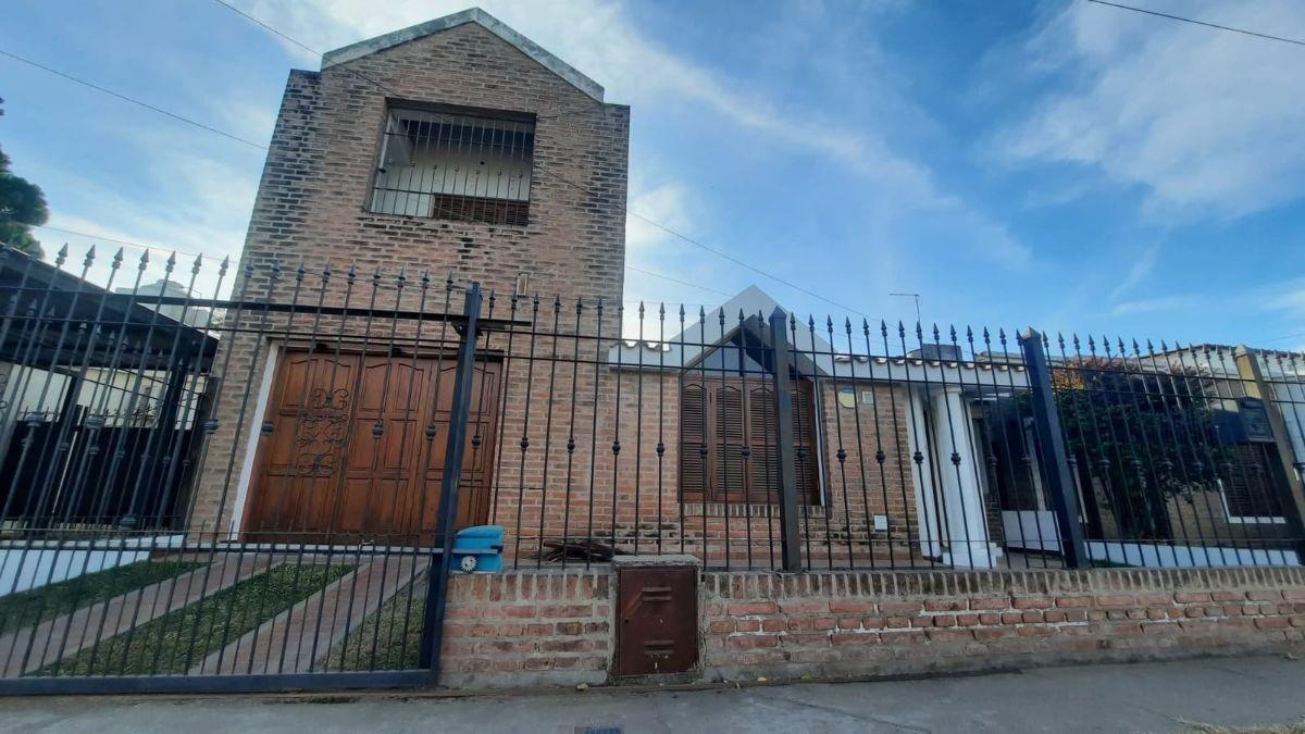 Foto de Casa 4 Dormitorios a mts de Av. Donato Alvarez!, imagen 1
