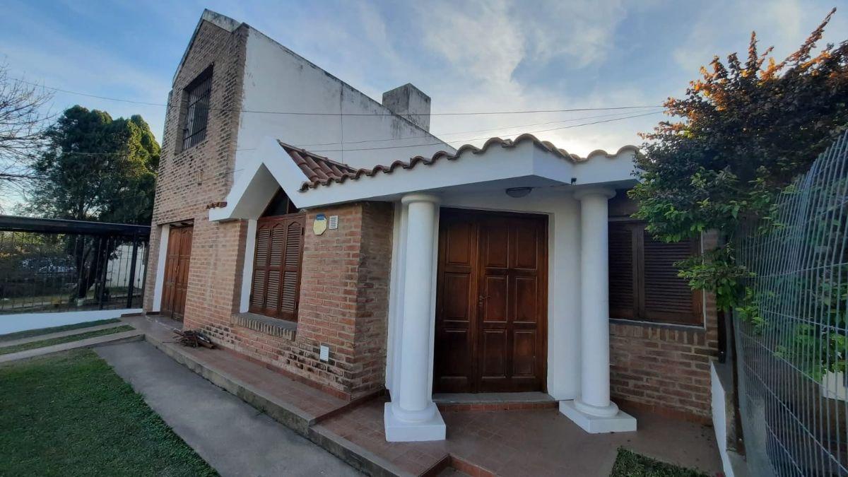 Foto de Casa 4 Dormitorios a mts de Av. Donato Alvarez!, imagen 2
