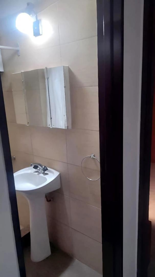 Foto de ALQUILO UN DORMITORIO CORRIENTES 900, imagen 4