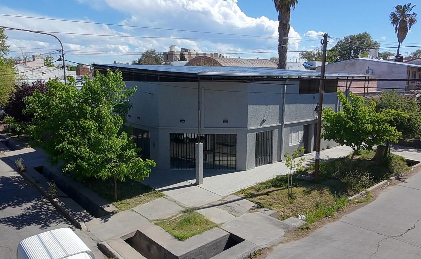Foto de Local comercial con 3 Departamentos, imagen 1