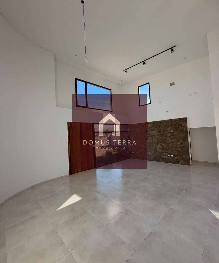 Foto de Casa a estrenar con pileta en 2.600 m² – Las Paredes, imagen 1