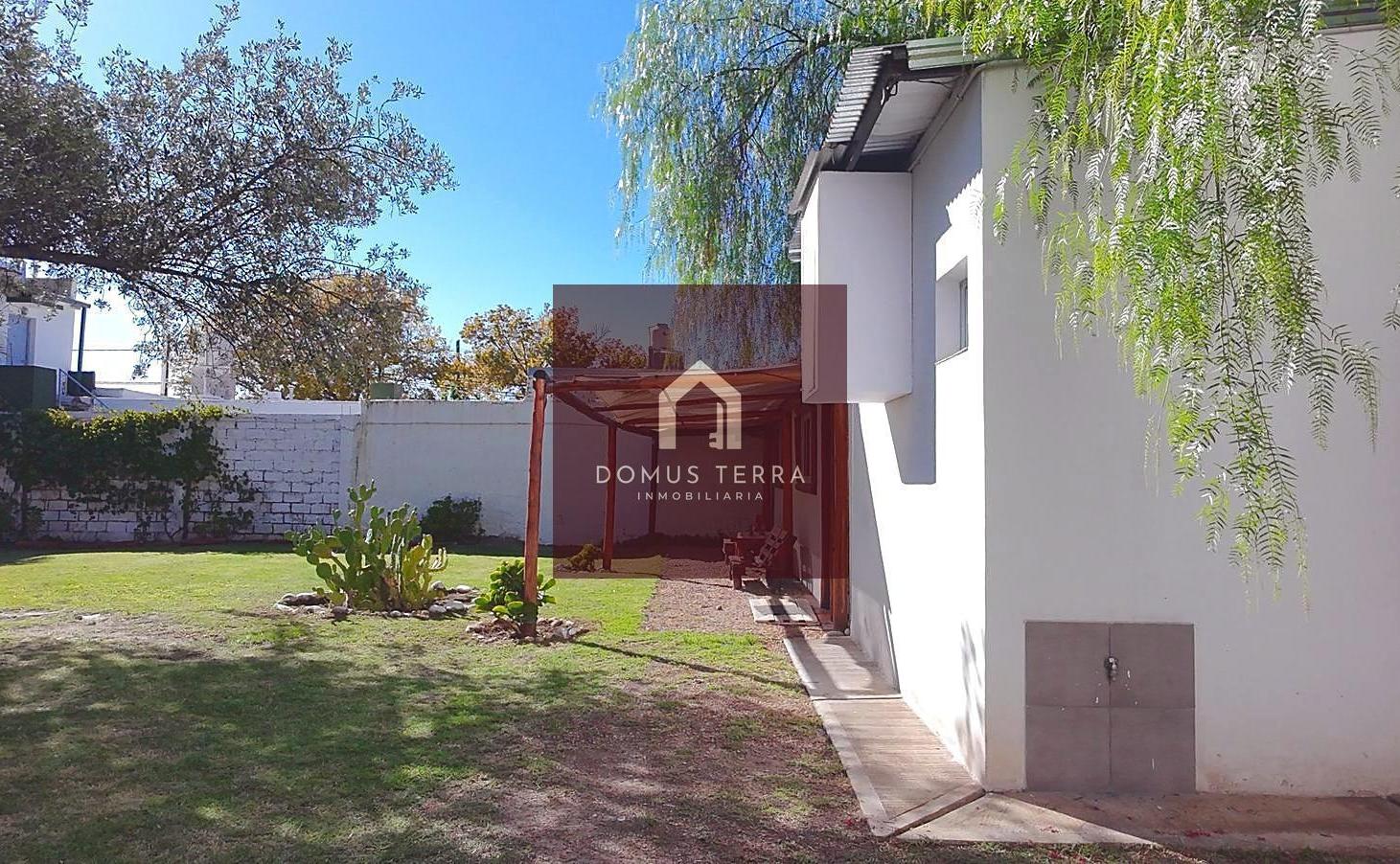 Foto de Casa + depto. independiente frente a terminal nueva – 690 m², imagen 4