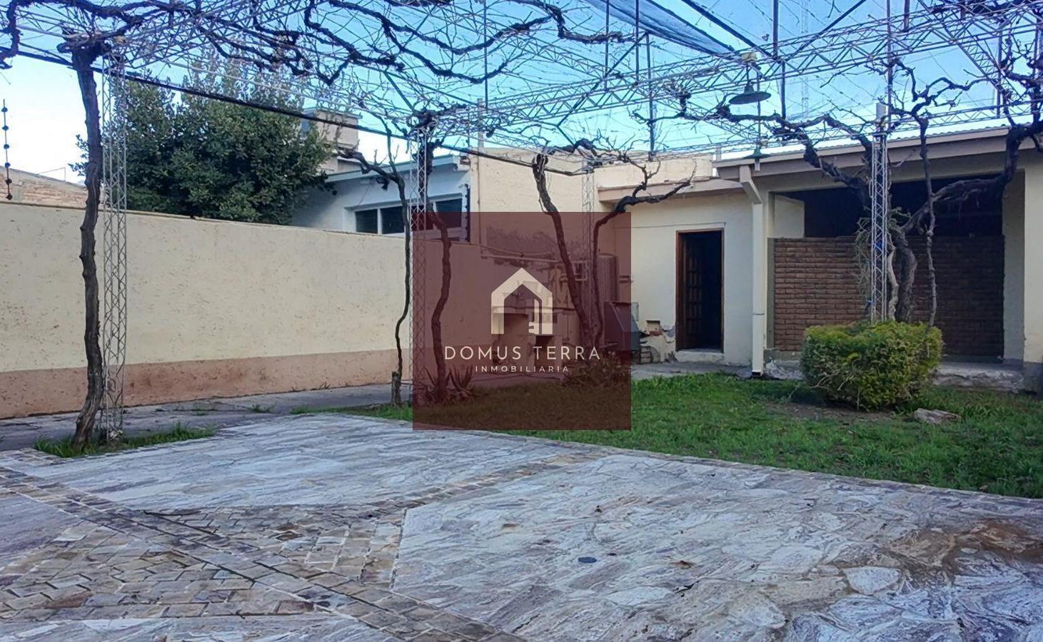 Foto de Venta Casa 5 dorm. en 2 plantas con terraza y patio – Centro, San Rafael, imagen 1