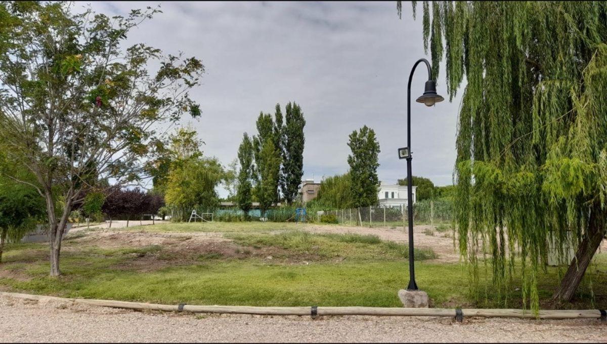 Foto de Excelente lote esquina en Barrio privado Liceo Country 4, imagen 3