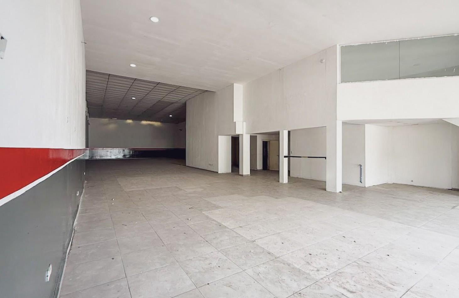 Foto de ALQUILER LOCAL - GALPON COMERCIAL 400 MT2, imagen 4