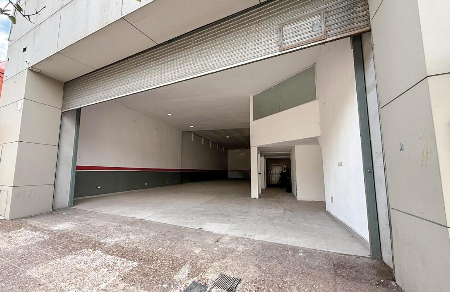 Foto de ALQUILER LOCAL - GALPON COMERCIAL 400 MT2, imagen 2