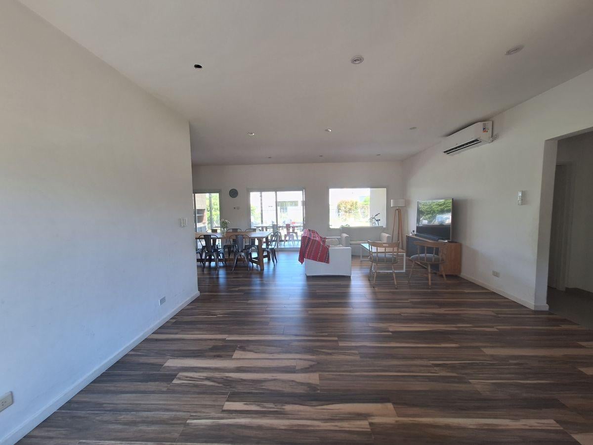 Foto de Casa en Venta de 5 ambientes en el Cantón!, imagen 4