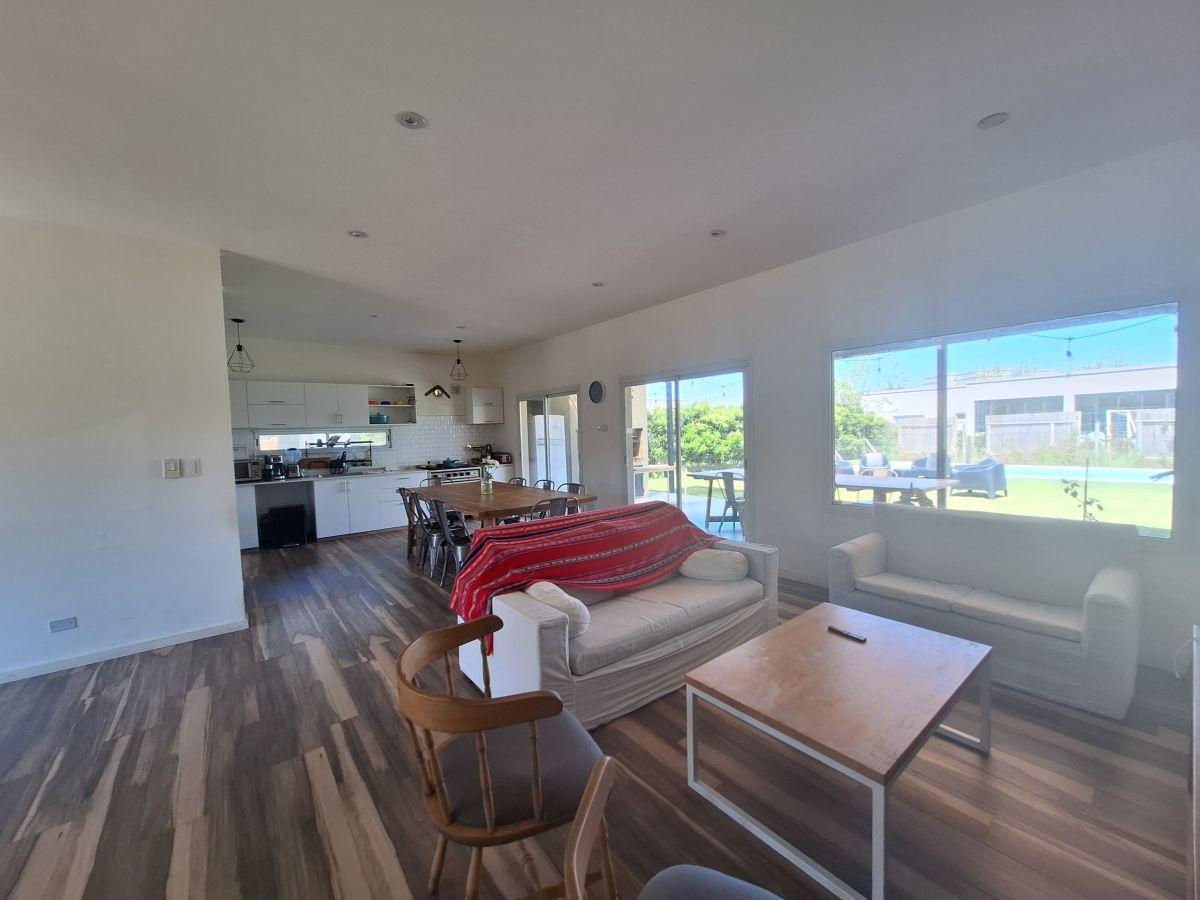 Foto de Casa en Venta de 5 ambientes en el Cantón!, imagen 3
