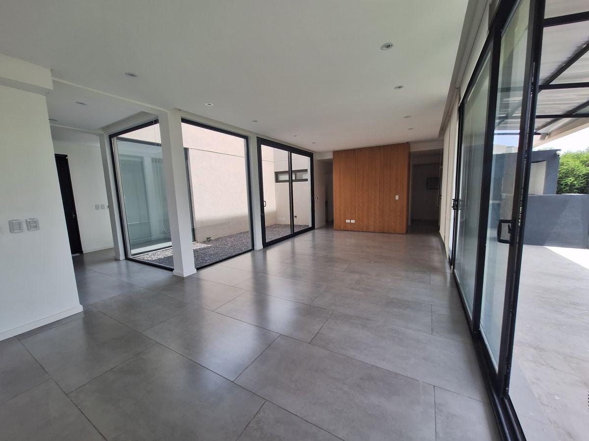 Foto de Casa 4 amb en venta en El Cantón Puerto, Escobar., imagen 2