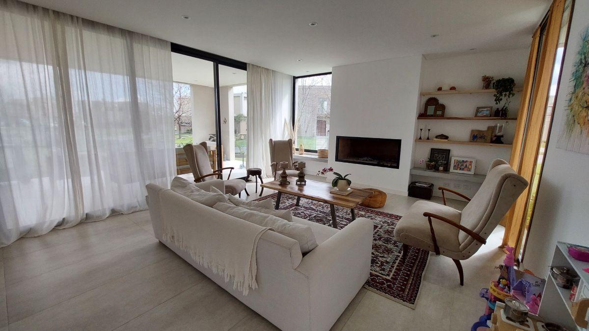 Foto de Casa 4 amb. en venta en El Cantón Golf, Escobar., imagen 3