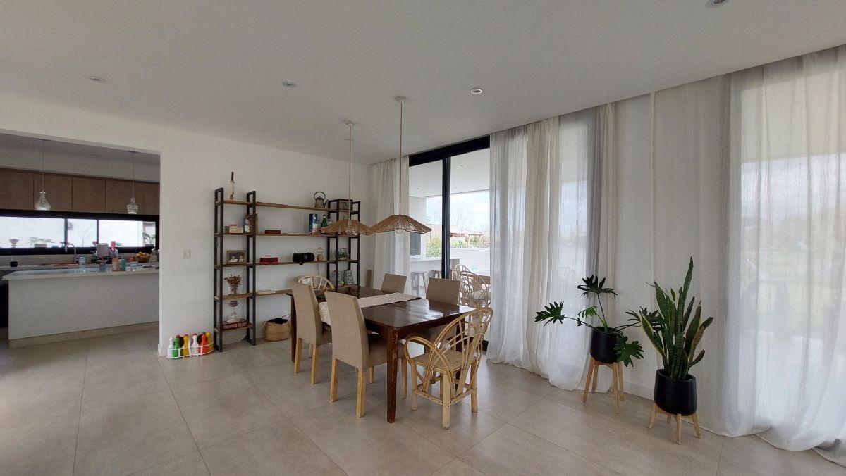 Foto de Casa 4 amb. en venta en El Cantón Golf, Escobar., imagen 4