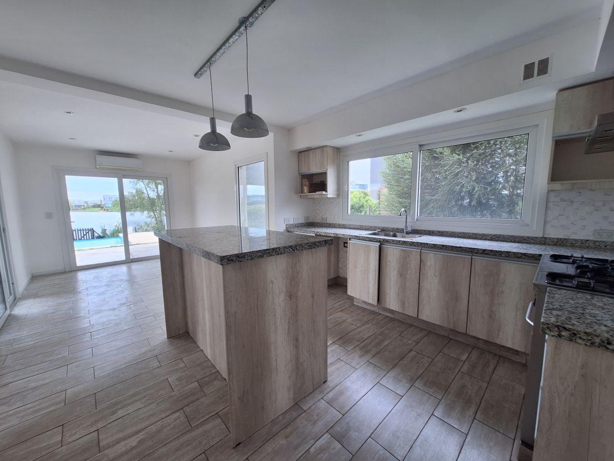 Foto de Casa de 260 m² con 4 dormitorios en venta en El Cantón, imagen 2