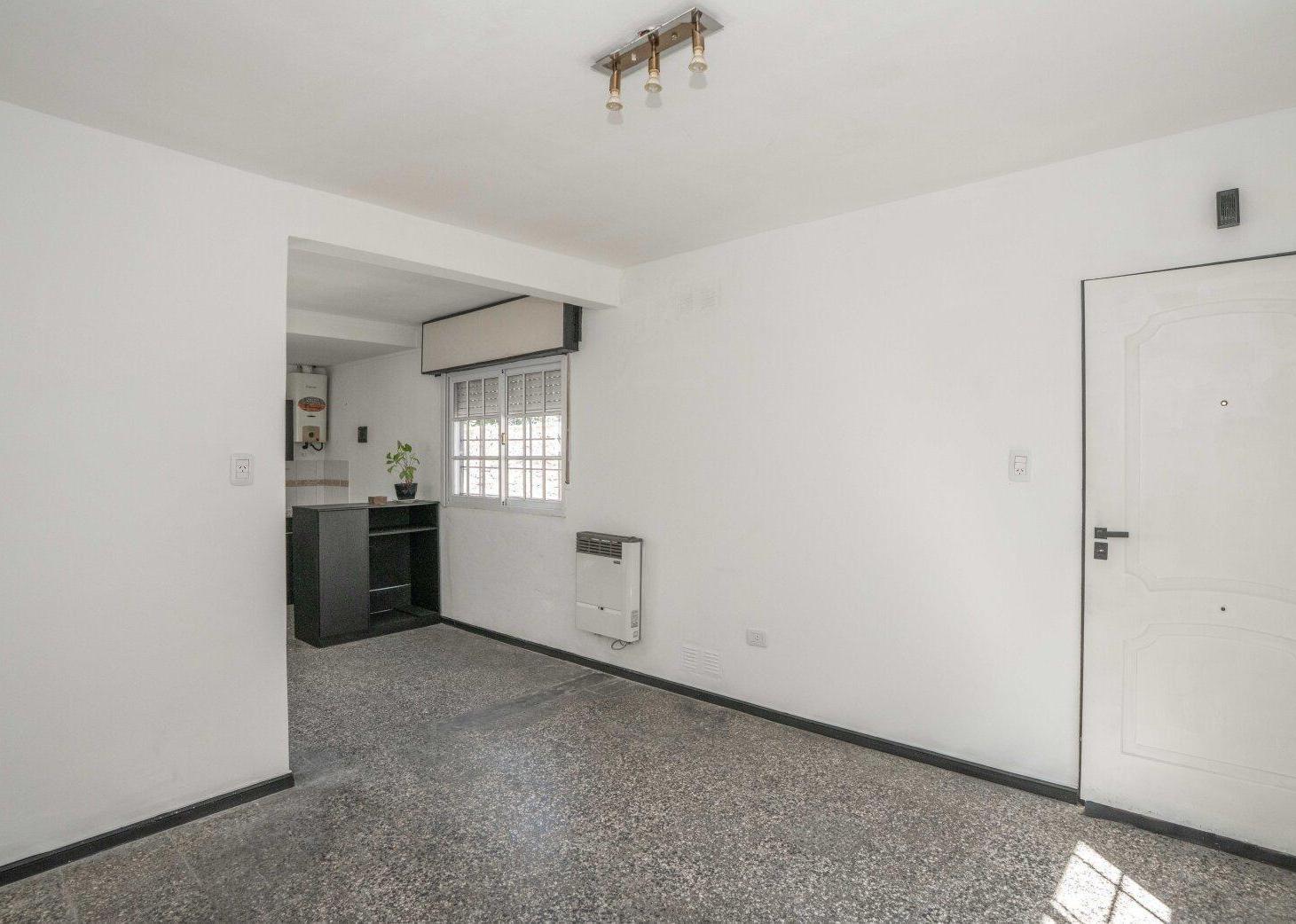 Foto de VENTA PH 2 AMBIENTES CON PATIO BERNAL OESTE, imagen 2