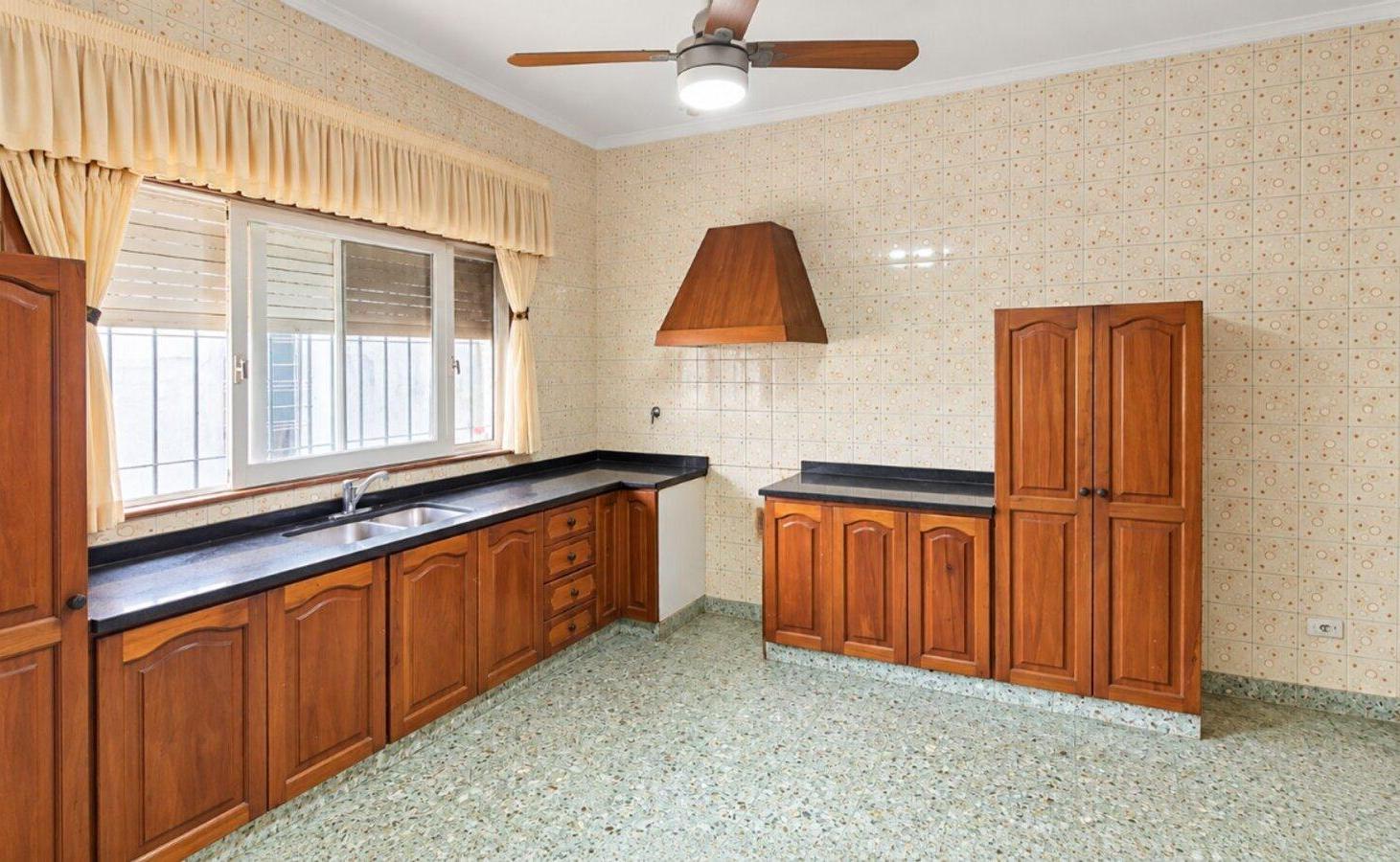 Foto de CASA 4 AMBIENTES CON GARAJE Y PATIO EN QUILMES, imagen 4