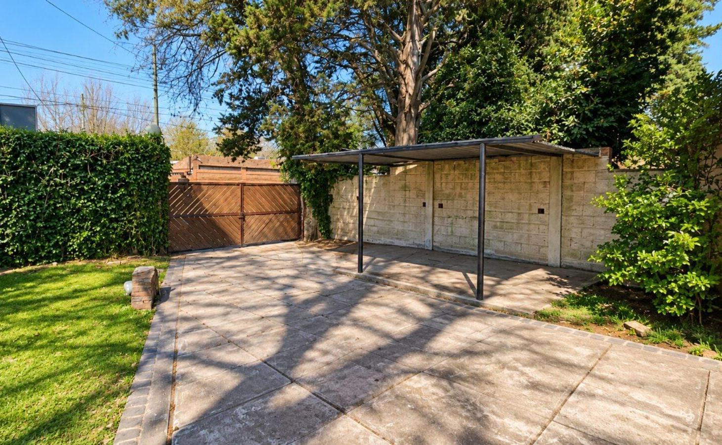 Foto de VENTA CASA 3 AMB CON PARQUE Y PISCINA CITY BELL, imagen 4