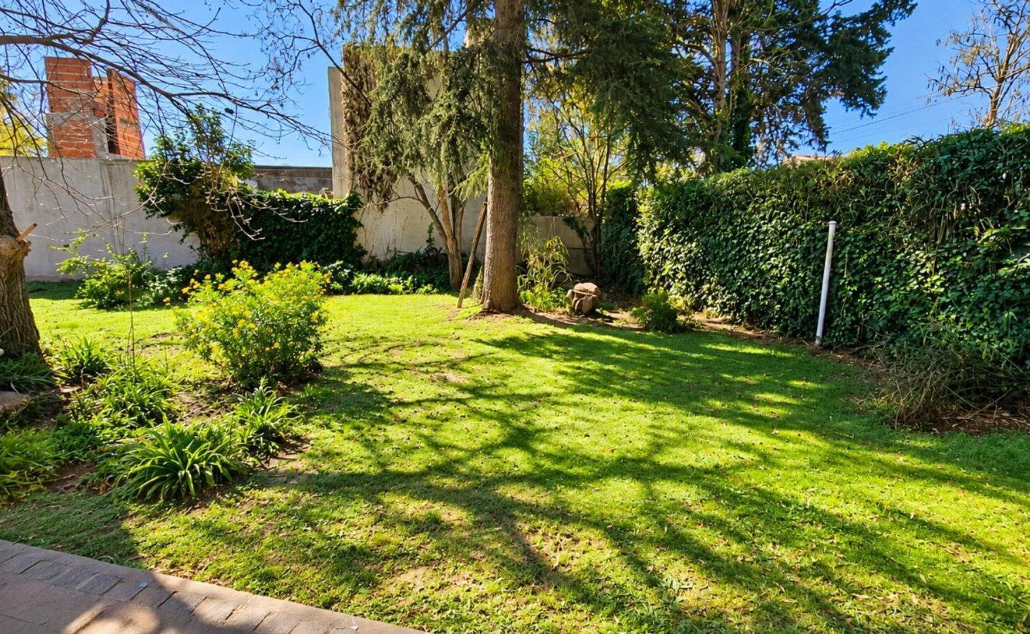 Foto de VENTA CASA 3 AMB CON PARQUE Y PISCINA CITY BELL, imagen 3