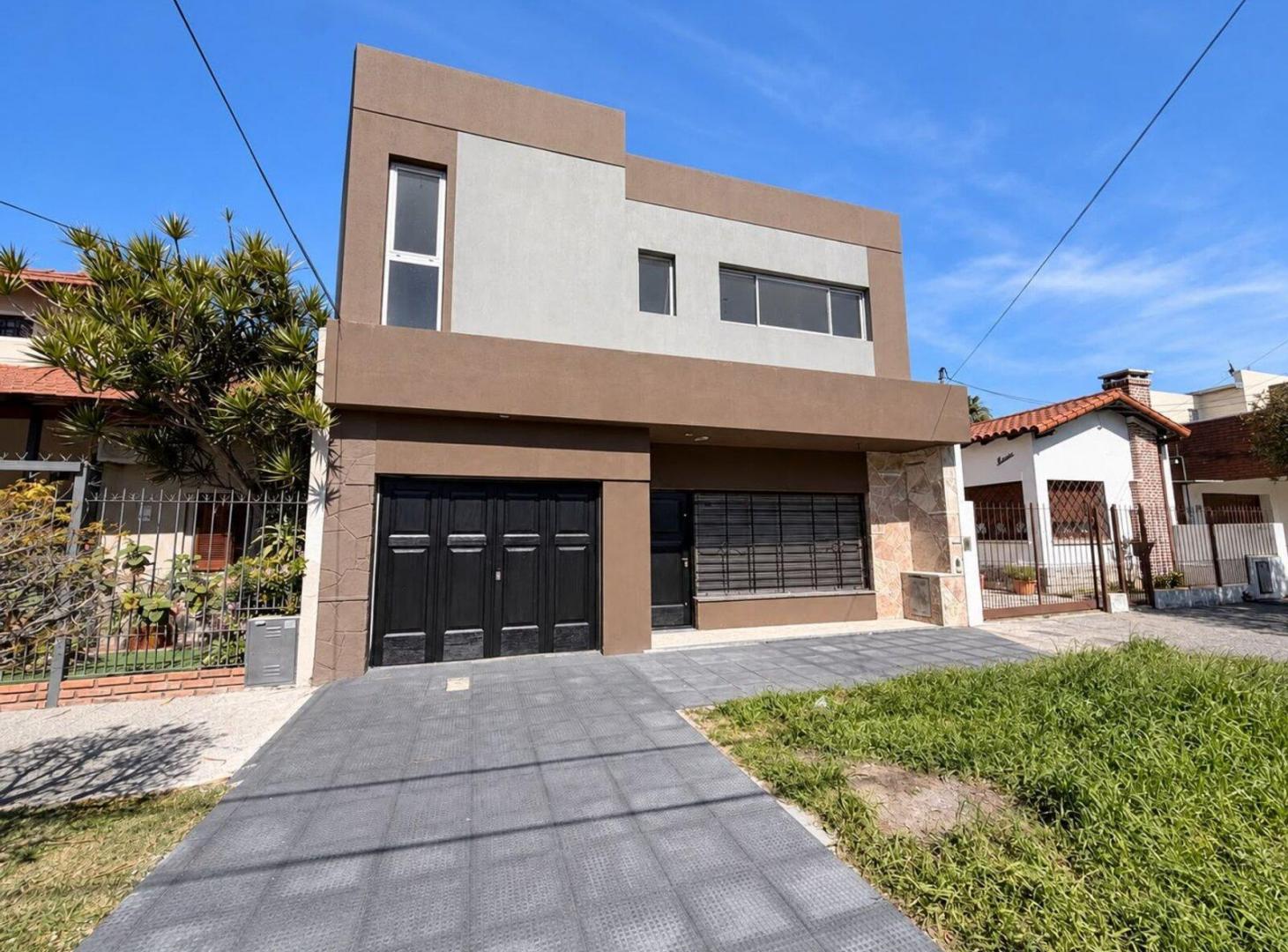 Foto de VENTA CASA 4 AMBIENTES CON COCHERA, imagen 1