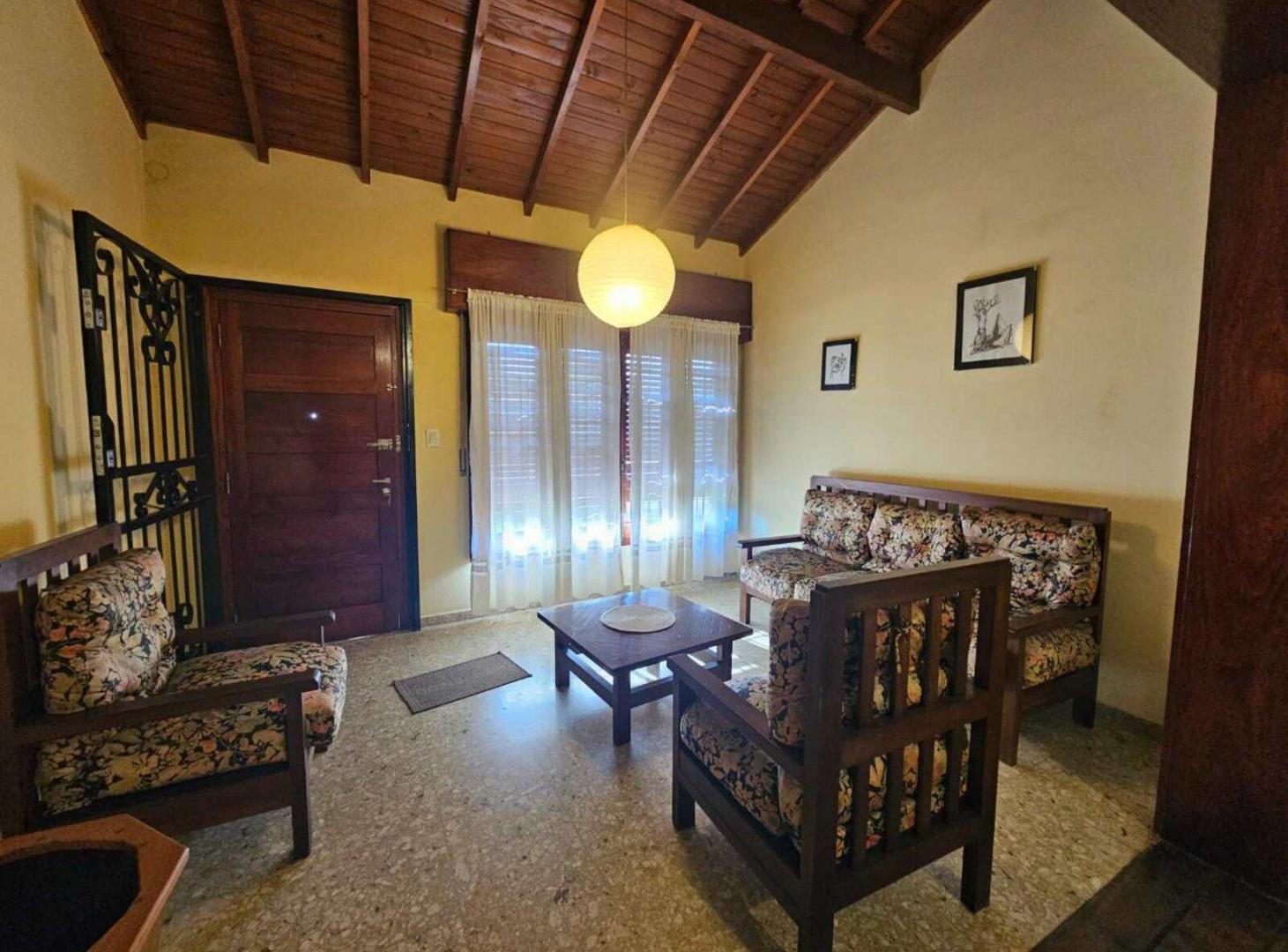 Foto de Venta casa 3 amb.con Cochera.Quilmes O., imagen 2