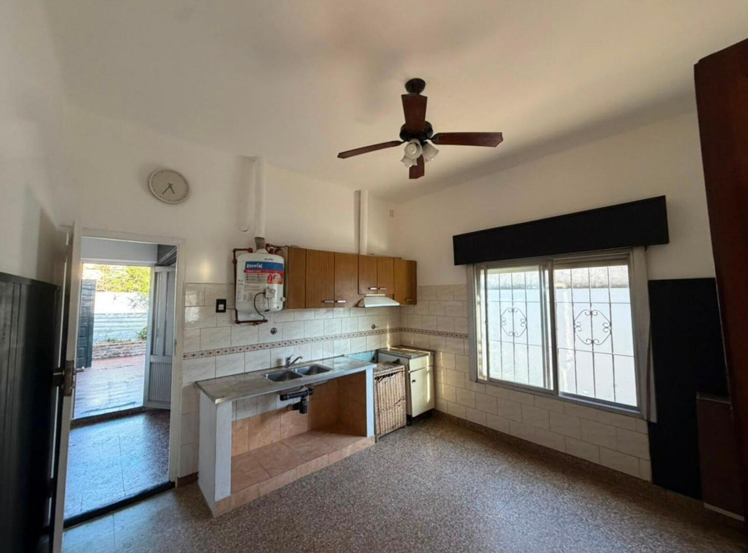 Foto de VENTA CASA 3 AMBIENTES CON COHERA EN EZPELETA, imagen 4