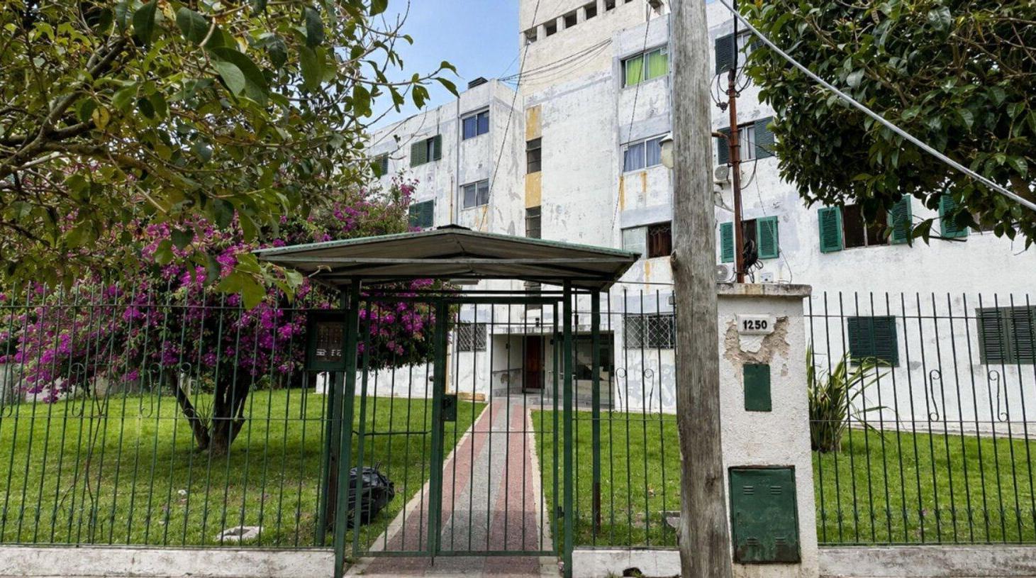 Foto de VENTA DEPARTAMENTO 3 AMBIENTES BERNAL OESTE, imagen 2