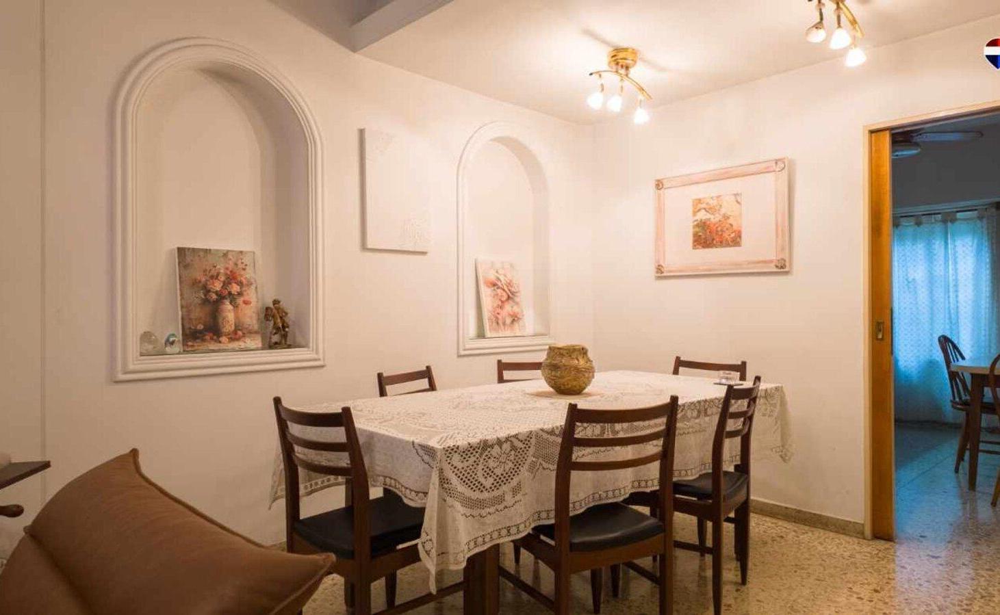 Foto de VENTA CASA 3 AMB PATIO COCHERA BERAZATEGUI, imagen 2