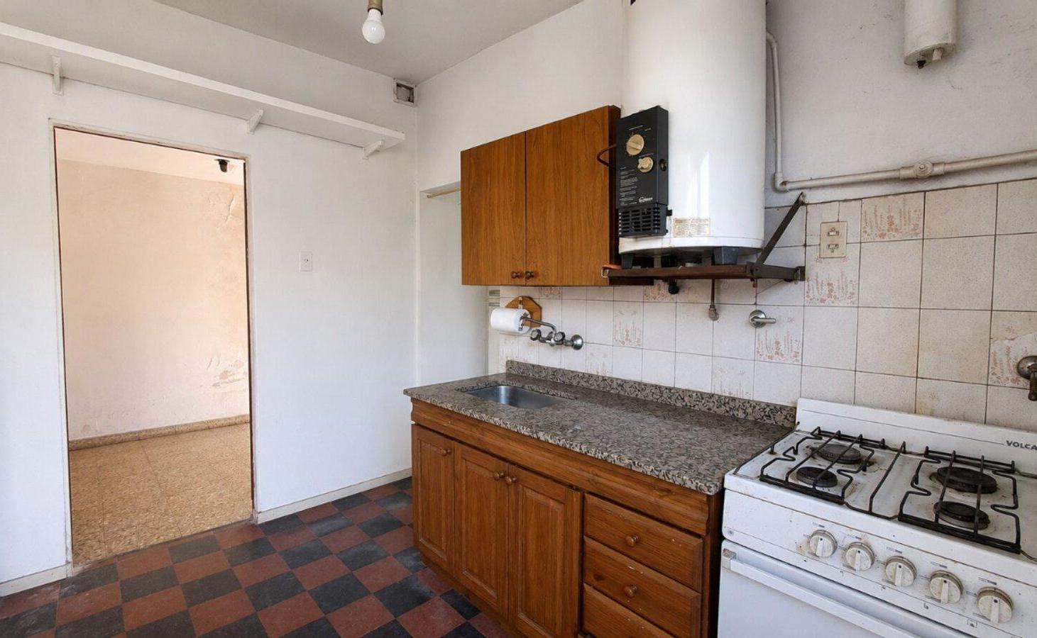 Foto de Casa en Venta 2 ambientes Quilmes oeste a reciclar, imagen 2