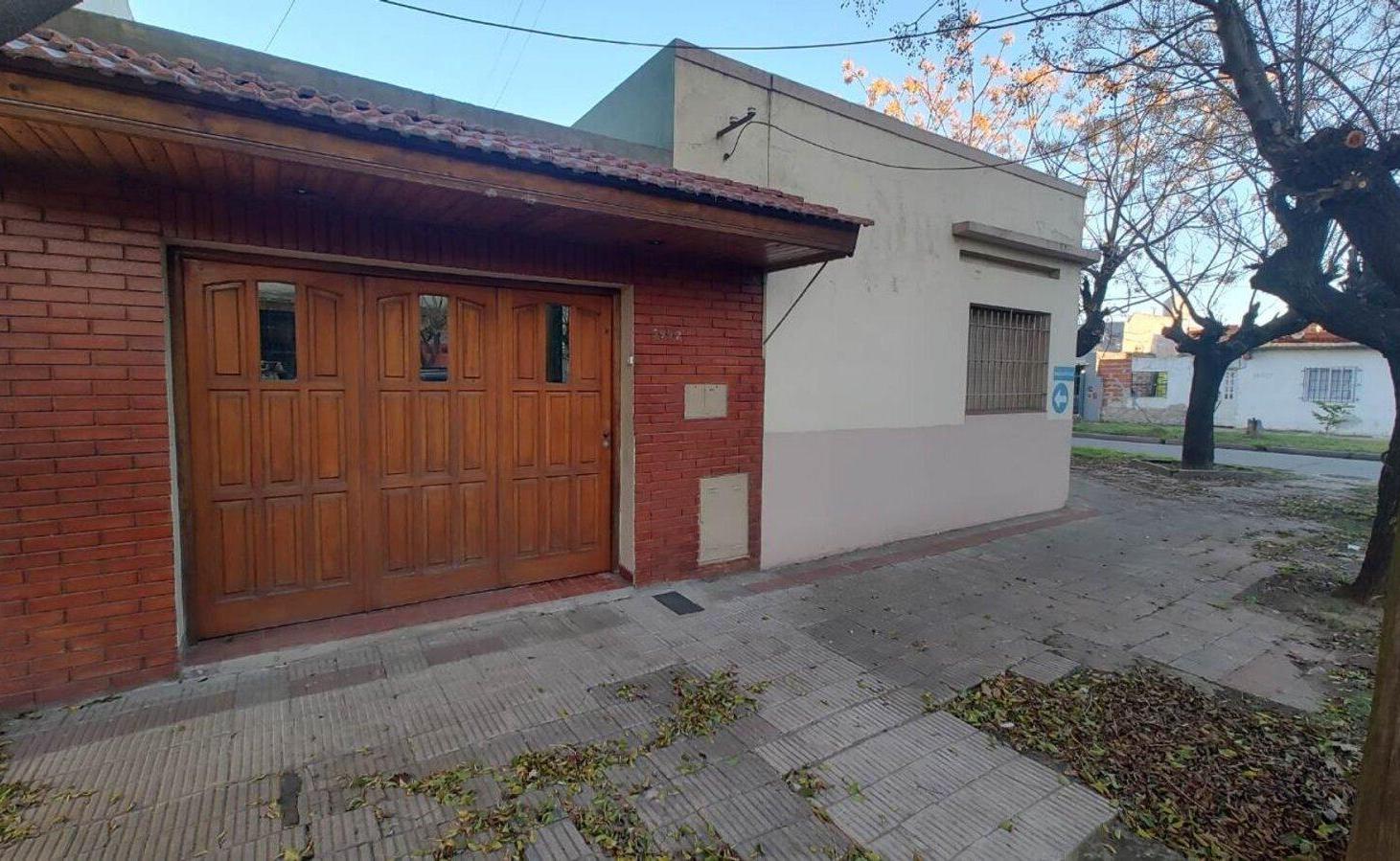 Foto de VENTA PH 4 AMB COCHERA PATIO REMEDIOS DE ESCALADA, imagen 3