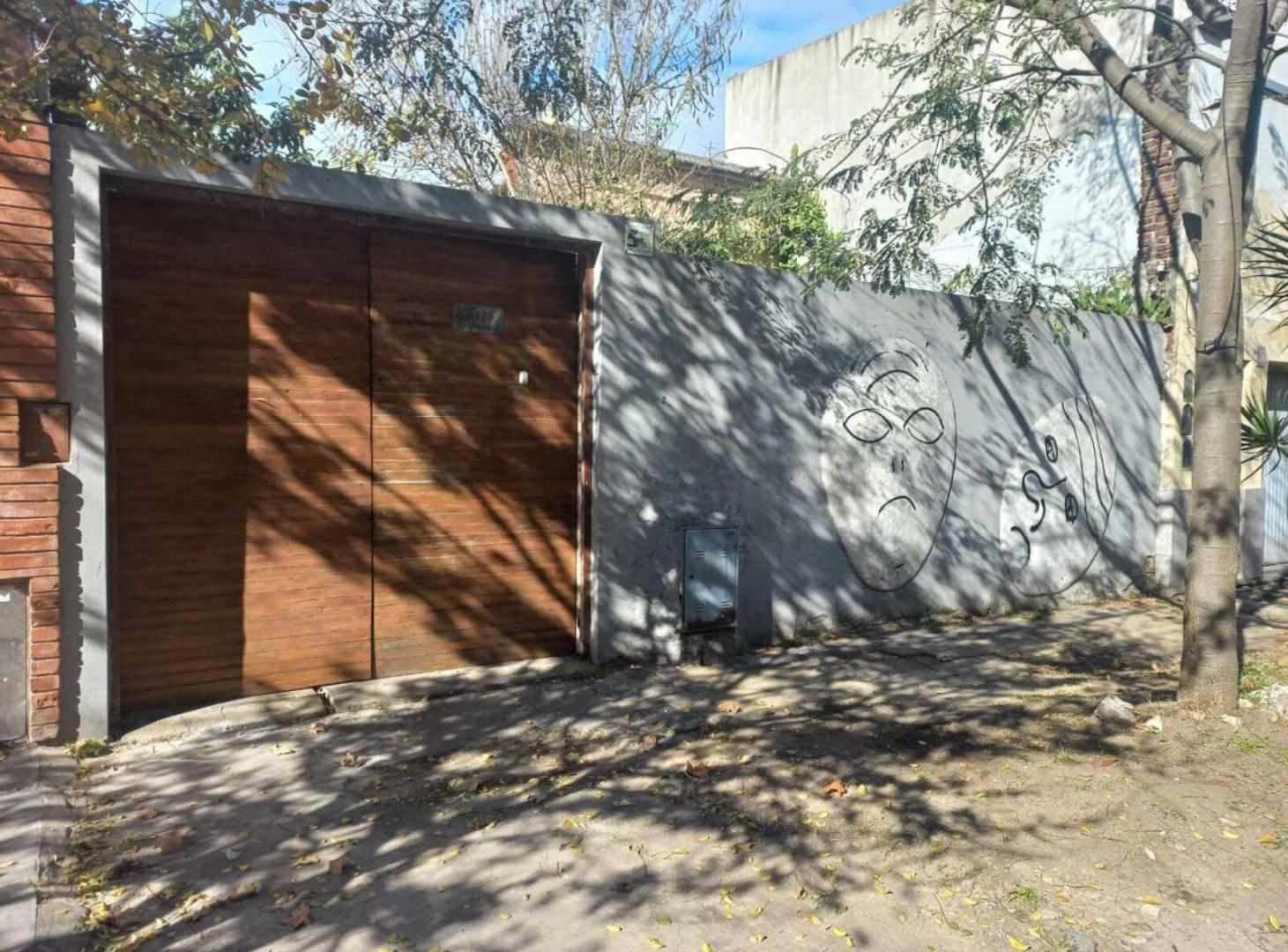 Foto de CASA EN VENTA C/ GALPON A UNA CUADRA DE MITRE, imagen 1