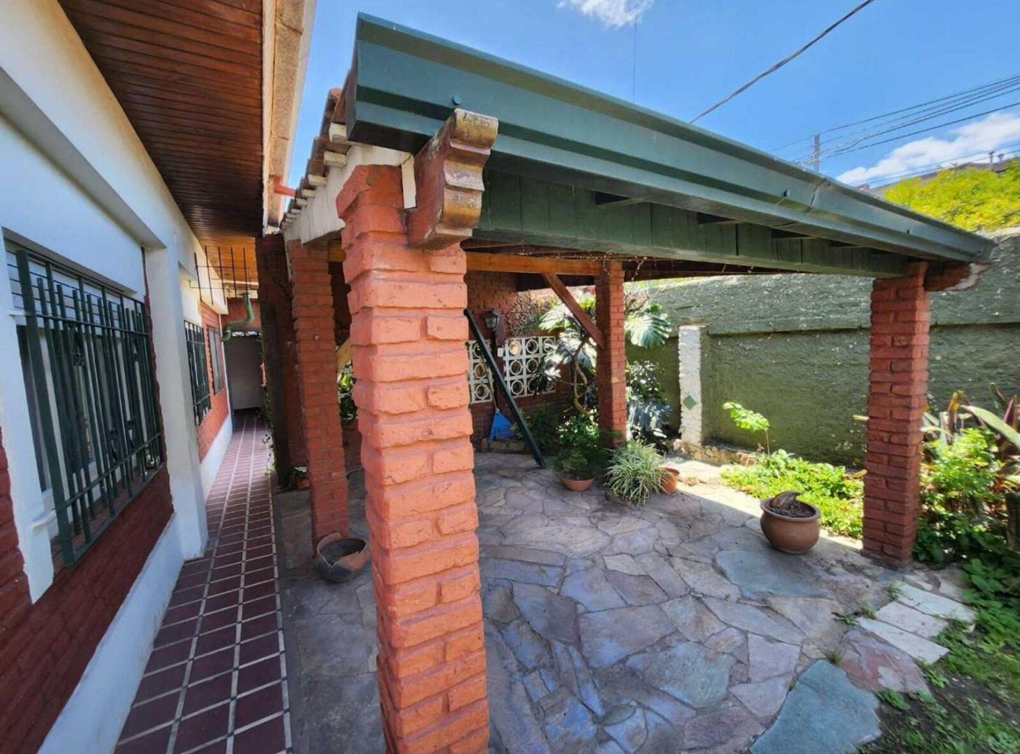 Foto de VENTA CASA LANÚS JARDÍN PATIO GUARDACOCHE, imagen 1