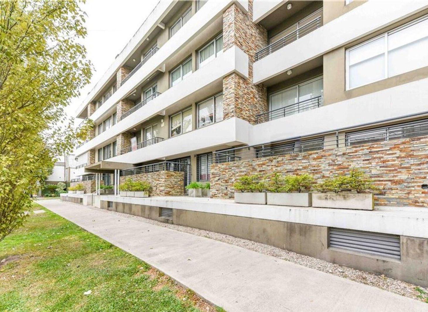 Foto de VENTA DEPTO 3 AMB. CON COCHERA Y BAULERA EN BERNAL, imagen 1