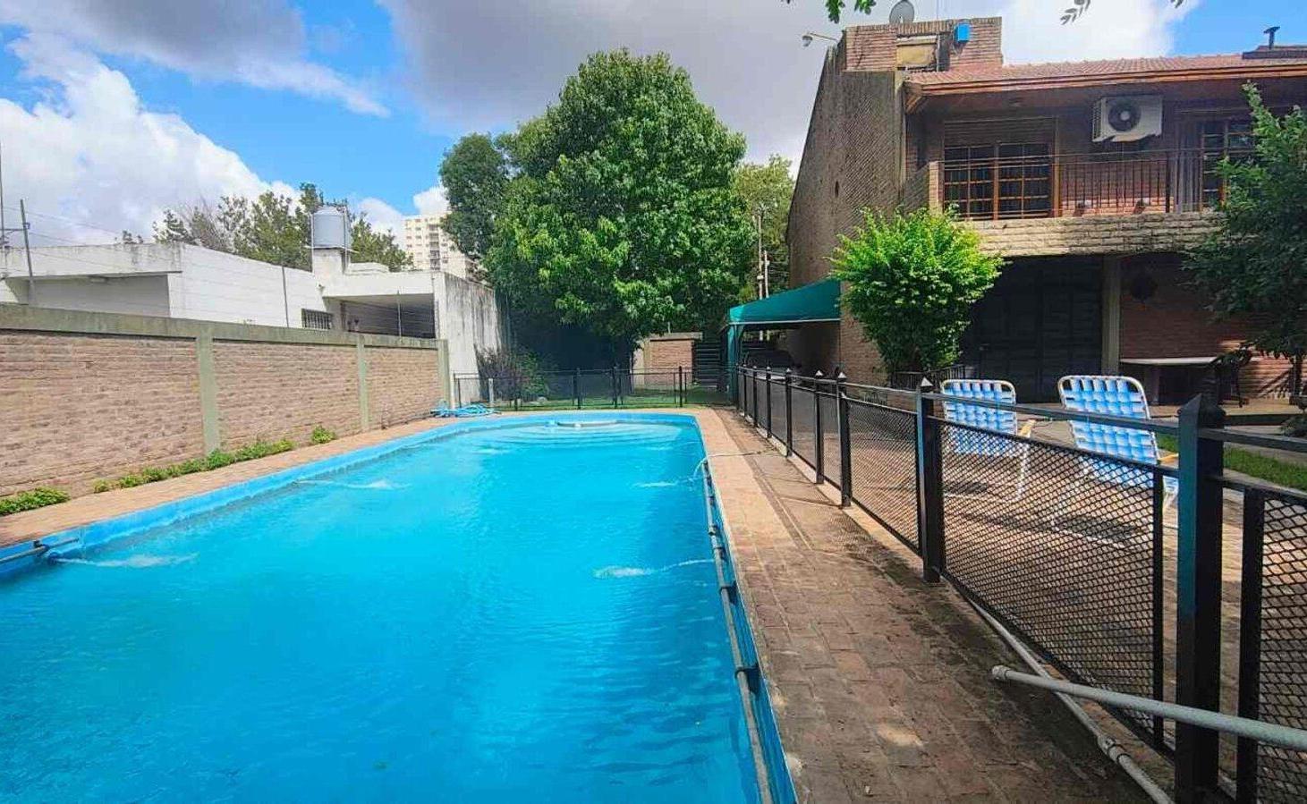 Foto de VENTA CASA 5 AMB CON PISICINA, QUINCHO, COCHERA, imagen 2
