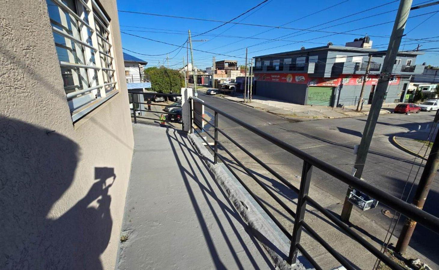 Foto de VENTA EN BLOCK 1 LOCAL Y 3 DTOS SOLANO OPORTUNIDAD, imagen 3