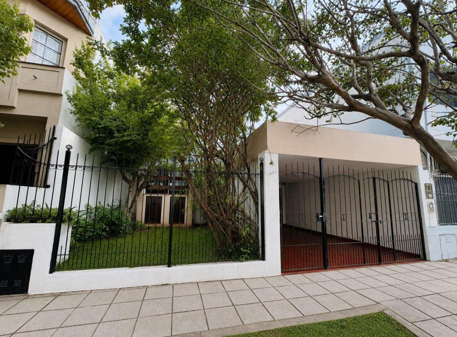 Foto de VENTA CASA 4 AMBIENTES 2 PLANTAS COCHERA QUILMES, imagen 2