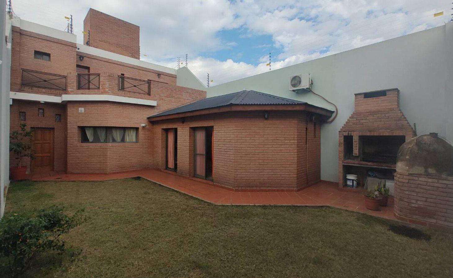 Foto de VENTA CASA CHALET 4 AMB SARANDI, imagen 2